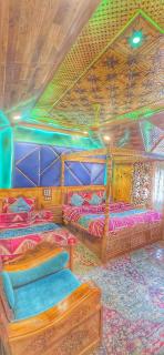 Luxury Shreen Houseboat - Srinagar - 8
