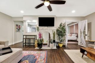 Spacious 3 BR Home Backyard Oasis College Hill - Wichita - 0