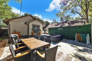 Spacious 3 BR Home Backyard Oasis College Hill - Wichita - 9