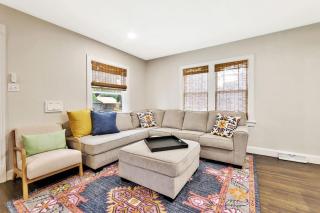 Spacious 3 BR Home Backyard Oasis College Hill - Wichita - 7