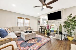Spacious 3 BR Home Backyard Oasis College Hill - Wichita - 4