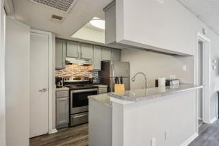 3001 Crystal Springs 723 I Spacious 2 Bed 2 Bath - Bedford - 4