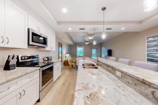 Gulf Access with Boat Slip, Heated Saltwater Pool, Dog-Friendly - Bacino Vista #208 - Roelens - Cape Coral - 2
