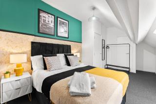 20 percent off! Stylish Sheffield Abode Sleeps 12 - Sheffield - 9