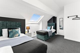 20 percent off! Spacious and Stylish House - Sleeps 12 - 7