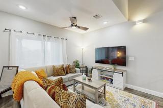 Gruene Luxury on the Guadalupe - New Braunfels - 9