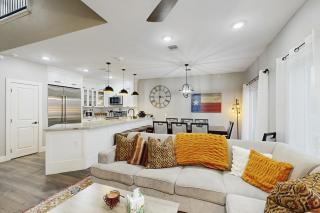 Gruene Luxury on the Guadalupe - New Braunfels - 7