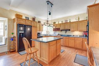Spacious Family Home Near Lake of the Ozarks! - Camdenton - 9