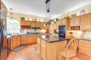 Spacious Family Home Near Lake of the Ozarks! - Camdenton - 4