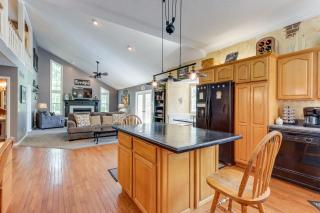 Spacious Family Home Near Lake of the Ozarks! - Camdenton - 3