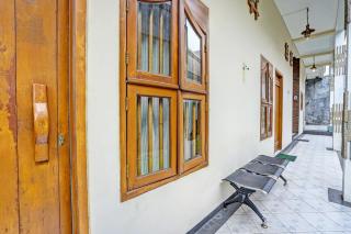 OYO Life 92030 Ef Palm Guest House Family - Surabaya - 3
