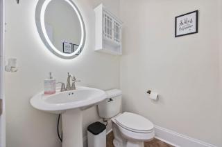 3BR 3BA Townhouse ONE BLOCK from the beach - 4