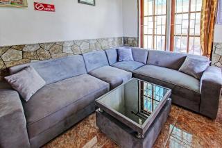 OYO 92059 Archi Homestay - Lembuak - 5