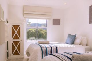 Seaside Serenity: Tranquil Oceanview Retreat - Hermanus - 3