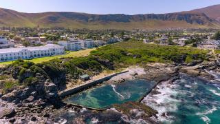 Seaside Serenity: Tranquil Oceanview Retreat - 4