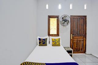 OYO 92086 Fun Guesthouse Syariah - Mojokerto - 6