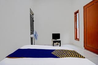 OYO LIFE 92077 Tarlo Guest House 3 - 4
