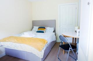 New Snug DoubleEnsuite in Central Forest Row - 5