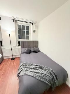 East End Escape - For 6ppl near Central LONDON - 3mins to DLR overground - Londra - 2