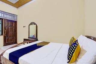 SPOT ON 92188 Ndalem Eyang Guesthouse Syariah - 3