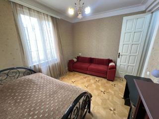 Cozy 5BD House With Frontyard - Tbilisi - 2