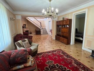 Cozy 5BD House With Frontyard - Tbilisi - 9