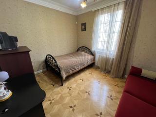 Cozy 5BD House With Frontyard - Tbilisi - 1