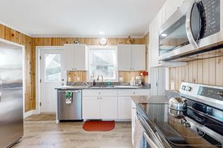 Lobster Cove Retreat - 3