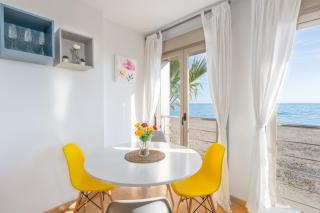 WintowinRentals Bezmiliana Playa en Apartamento con Vistas al Mar en Primera Línea - Rincón de la Victoria - 7