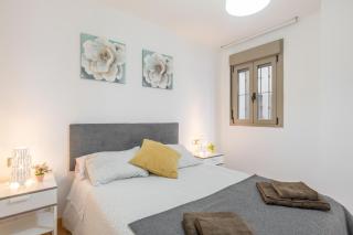 WintowinRentals Bezmiliana Playa en Apartamento con Vistas al Mar en Primera Línea - Rincón de la Victoria - 2