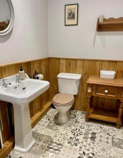 The Old Smithy, Carreghofa Llanymynech - beautiful 2 bedroom, 2 shower room cottage - 1