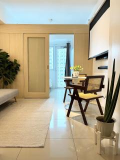 Jazz Residence T2 Rm 405 Homey Muji Inspired Staycation Big Screen Cinema - Manila - 9
