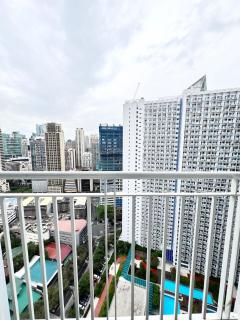 Jazz Residence T2 Rm 405 Homey Muji Inspired Staycation Big Screen Cinema - Manila - 2