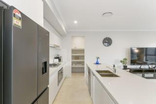Blue Mountains Foothills Brand New Designer Home - Vineyard - 1