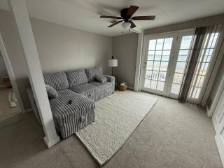 Stunning Beachfront 3BR, Ocean Views, Near Boston - Quincy - 6