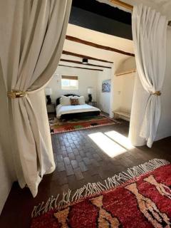 Spacious Stylish Niji Suite - 8