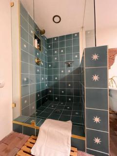 Spacious Stylish Niji Suite - 4