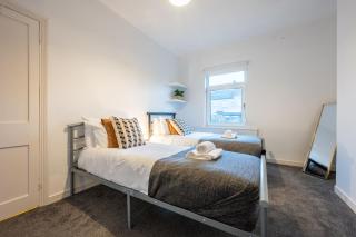 Dos Road - Street Parking - WIFI - Newport - 5