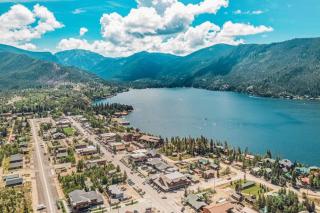 Kinnikinnick Retreat Steps from the Lake and Board walk, 5 min drive to RMNP. - 0