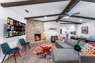 Heated Pool Game Room Firepit Domain Q2 Stadium - Austin - 9