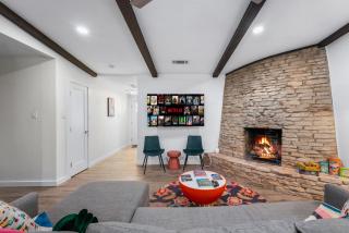 Heated Pool Game Room Firepit Domain Q2 Stadium - Austin - 4