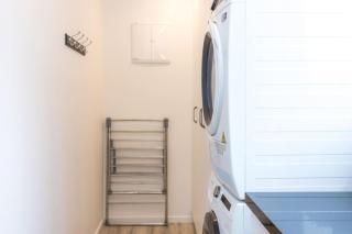 Modern on McMillan Central, WiFi, Smart TV - Methven - 8