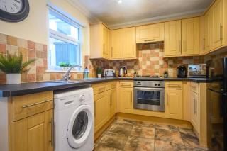 Merriotts Court - Parking - WIFI - Newport - 1