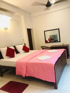 BLUE WHALES HOTEL - Hikkaduwa - 8
