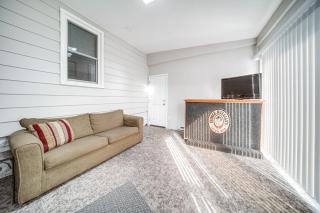 Walk to Lake Erie and Beach Access Home with Deck! - 1