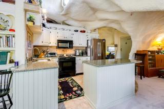 Less Than 6 Mi to Arlington Whimsical Stone Abode! - Sandgate - 8