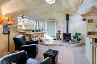 Less Than 6 Mi to Arlington Whimsical Stone Abode! - Sandgate - 7