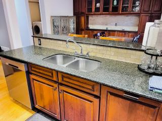 Spacious Family Retreat - Brampton - 4