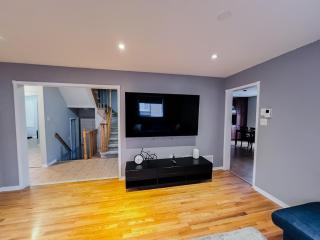Spacious Family Retreat - Brampton - 7