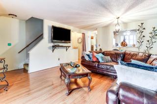 3 Mi to Dtwn New Haven Colorful Condo with Yard! - West Haven - 7